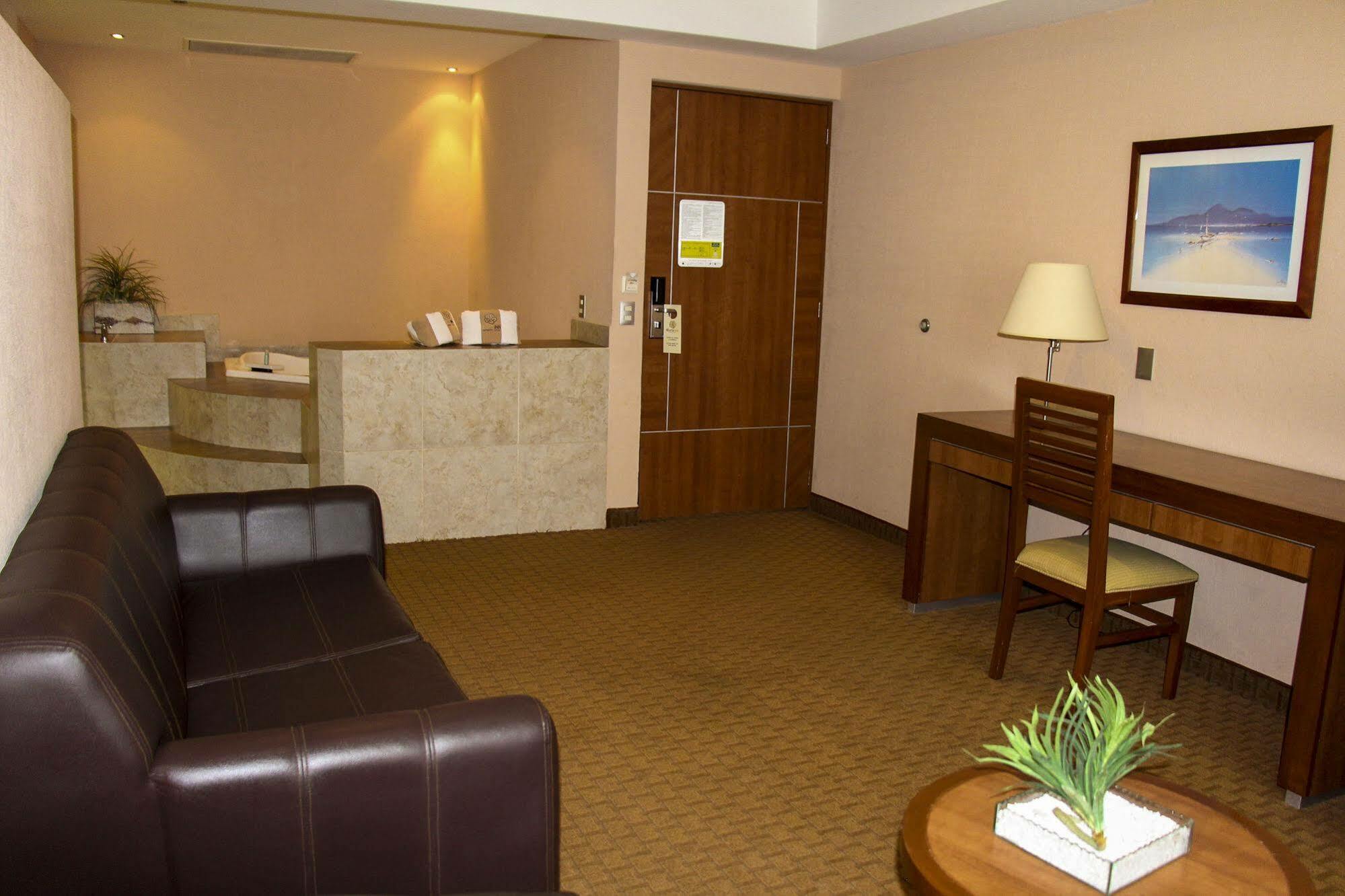 Hotel Soleil Business Class Celaya Extérieur photo